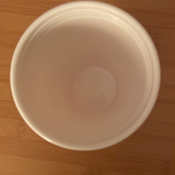 Scream & Sugar 18 fl oz pink & white travel coffee tumbler w/ screw on lid - Picture 4 of 5